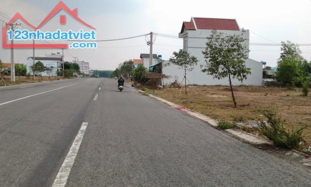 Bán lỗ 2 nền đất 10x50=500m2 đất thổ cư sổ riêng, MT đường 32m cạnh chợ, ủy ban dân đông G - 2