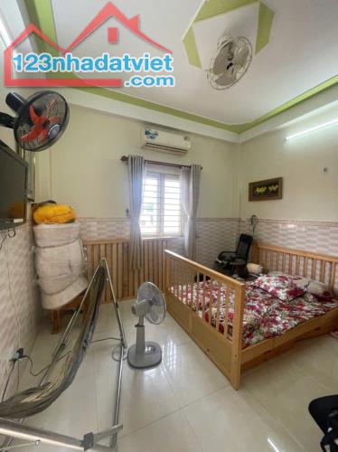 BÁN GẤP NHÀ QUẬN TÂN PHÚ - HẺM XE TẢI 6M - 56m2 – 3 TẦNG ĐÚC Ở NGAY CHỈ NHỈNH 6 TỶ - 5