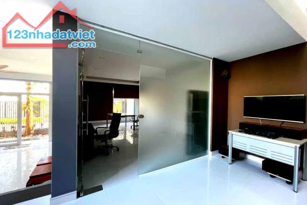 Bán biệt thự mặt tiền Đường Số 12, Thủ Đức, 10m x 20m, 200 m², 8 PN - Giá 24.7 tỷ TL - 4