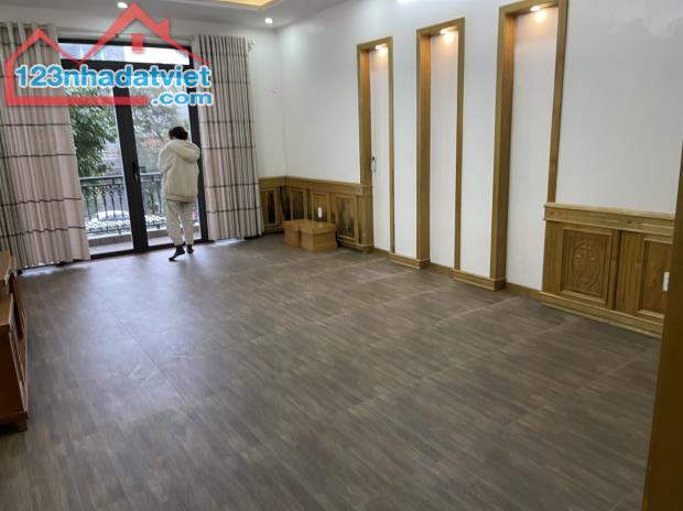 Cho thuê nhà khu phân lô Văn Cao, DT: 90m2, 4 p.ngủ khép kín - 1