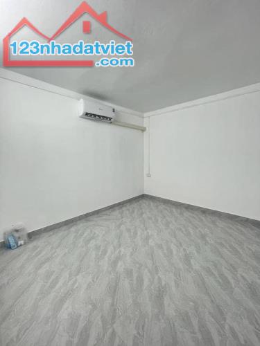 Bán căn hộ tập thể Nghĩa Tân dãy B 25/65 m2. 2 ngủ giá 2.6 tỷ - 1