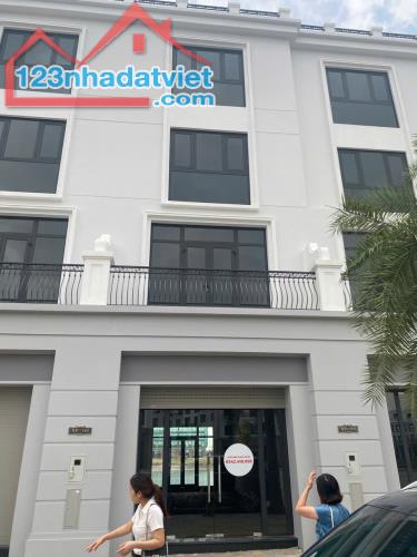 !! CHÍNH CHỦ CHO THUÊ CĂN SHOPHOUSE 4 TẦNG TẠI Vinhomes Royal Lsland VŨ YÊN, HẢI PHÒNG