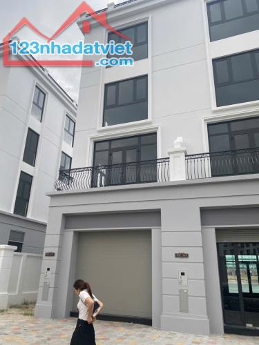 !! CHÍNH CHỦ CHO THUÊ CĂN SHOPHOUSE 4 TẦNG TẠI Vinhomes Royal Lsland VŨ YÊN, HẢI PHÒNG - 1