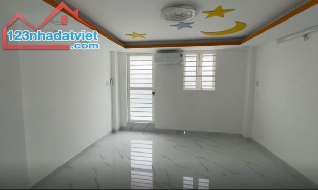 bán nhà hẻm 1247 huỳnh tấn phát, phú thuận, quận 7. dt: 3,68 x 7,6m, 2 lầu - 3