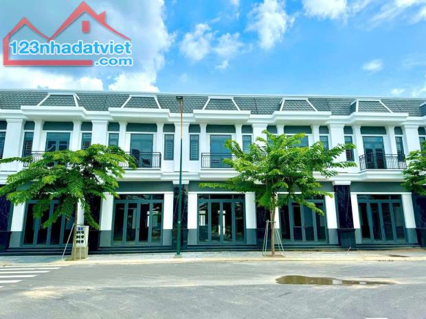 Bán Nhà phố 100m2 Full Thổ Cư Mặt Tiền Hòa Lợi , Bến Cát, Bình Dương