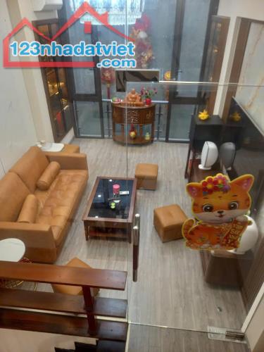 Bán nhà 1150 Đường Láng-DT 43 m2 x 5 tầng.MT 3,5m.Ô TÔ LÙI ĐỖ CỬA-CÓ Ô CHỜ THANG MÁY.