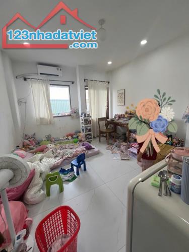 HƯƠNG LỘ 2 - NGANG 8M - 70M2 - SÁT MẶT TIỀN - GIÁ CHỈ 3.99 TỶ - 1