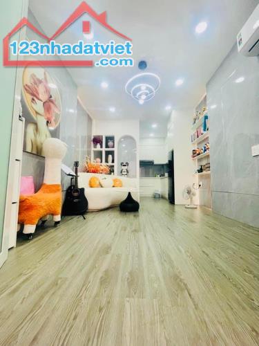 NHÀ ĐẸP LUNH LINH, FULL NỘI THẤT - 21M2, 4TẦNG - LÝ CHÍNH THẮNG - NHỈNH 4TỶ