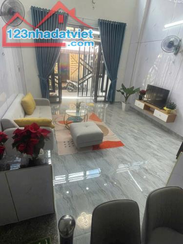 *Nhà đẹp Quang Trung Gò Vấp, 43M2 5 tầng, nở hậu, ở ngay, chỉ 5.95 tỷ.