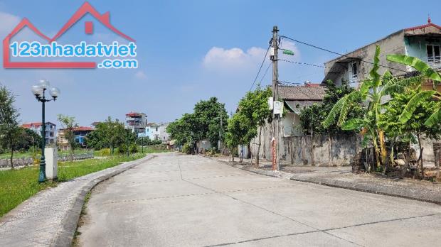 BÁN ĐẤT GIANG BIÊN 245M2, LÔ GÓC ,MẶT TIỀN KHỦNG, VỈA HÈ, PHÂN LÔ, Ô TÔ TRÁNH, VIEW HỒ - 1