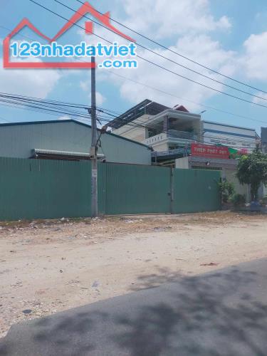 Bán kho 1000m2 có 863m2 thổ cư 1768 đường Tỉnh lộ 10, đường nhựa xe container đi thoải