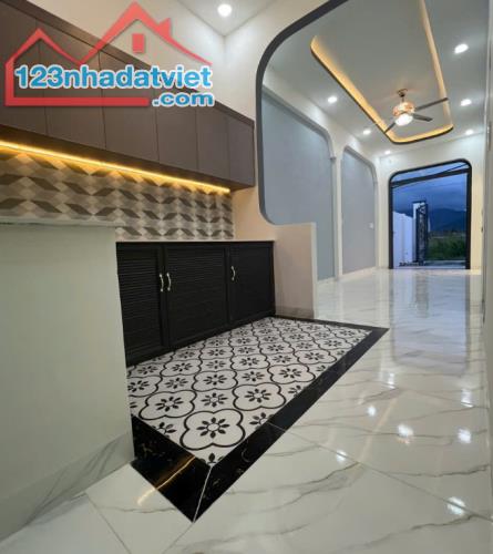 Bán nhà : Mương Tháo - Diên Phú - Khánh Hoà. dt 100m2 Giá bán :1.390ty Lh : 0976396883