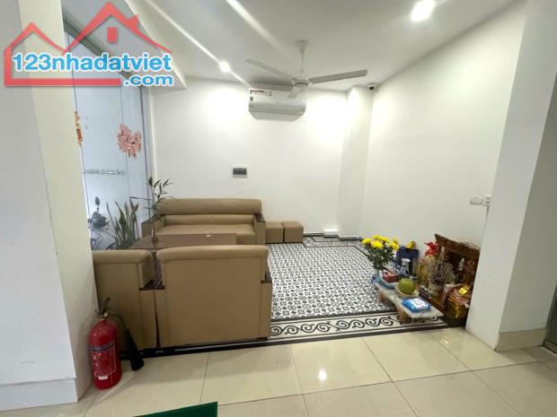 Bán nhà Mặt phố Tây Hồ 122m2, Mặt tiền 9m, Gara ô tô, Căn góc 15m ra mặt Phố - 2