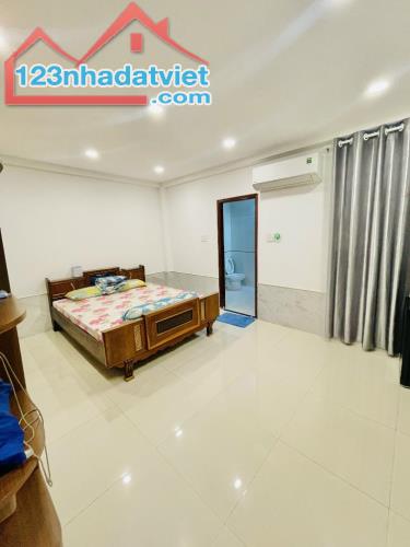 KHU VIP KS ĐỆ NHẤT- ÚT TỊCH- 5X21M- 4 TẦNG- Ô TÔ TẤN CỬA- 9.X TỶ - 4