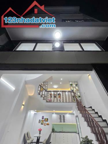 Bán nhà mới Vĩnh Ninh, Vĩnh Quỳnh, Thanh Trì - Gần Phố - Gần Ô tô - 41m2 5 tầng - Giá 4.3