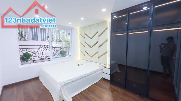 Chốt nhỉnh 5tỷ - Nhà Mới Đẹp - Đội Cấn - Ba Đình - Dtsd:28m2/5tầng-Gần ô tô - 3