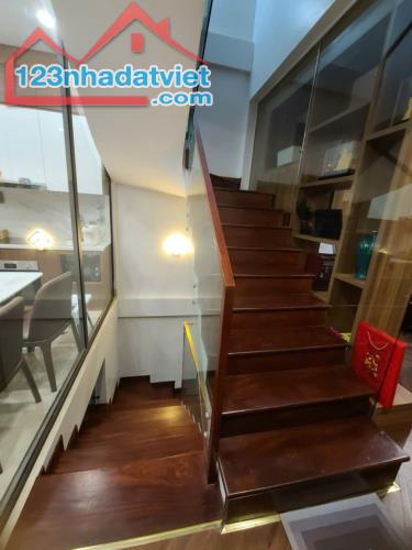 Ngõ phố Pháo Đài Láng, Đống Đa
 Diện tích: 52m²
  Giá bán: 18.9 tỷ - 1