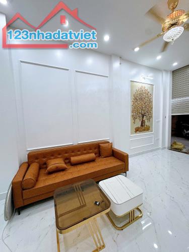 NHà đẹp 4 tầng 40/42 m2 -gần chợ Hà Đông - Ô tô qua nhà- KD  - vị trí đẹp - 8.5 tỷ - 1