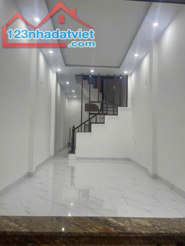 NHÀ ĐẸP ĐỊNH CÔNG THƯỢNG GẦN PHỐ NGÕ RỘNG THOÁNG Dt 30m2 5 tầng 3m Giá 6.4 tỷ - 3