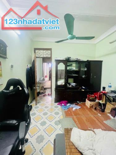 Cần bán nhà ,Ngõ văn Hương dt 47m2 3 từng mặt tiền 3.8 mét  giá 5 tỷ - 3