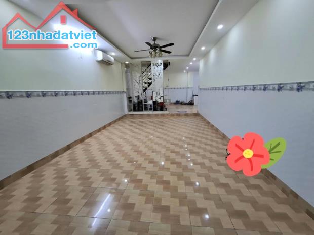 Bán nhà Gò Vấp, sát mặt tiền Phạm Văn Đồng - Trần Bình Trọng, 76M², chỉ hơn 4 tỷ TL - 1