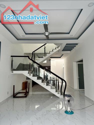 BÁN NHÀ 3 TẦNG HXH GẦN ĐƯỜNG NGUYỄN DUY TRINH, BÌNH TRƯNG TÂY, QUẬN 2 - 90M2 CHỈ 7,2 TỶ