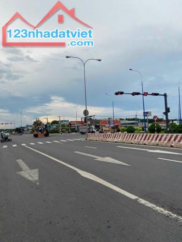 NGỘP TIỀN NGÂN HÀNG TÔI BÁN LỖ 4000M2 ĐẤT THỔ CƯ SHR MT ĐƯỜNG TỈNH LỘ DÂN ĐÔNG GIÁ 260 TR - 2