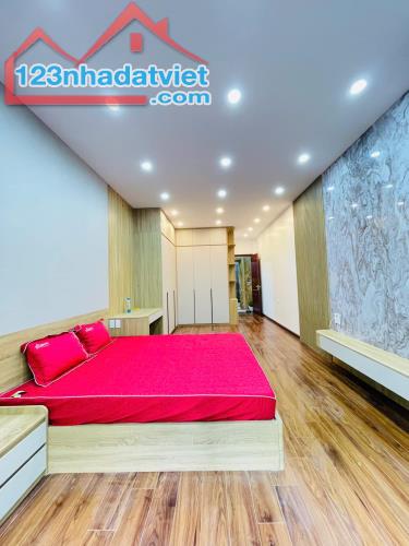 NHÀ PHÙNG CHÍ KIÊN 50M2 x 6 TẦNG Ô TÔ NGỦ TRONG NHÀ - 15.7 TỶ - 1