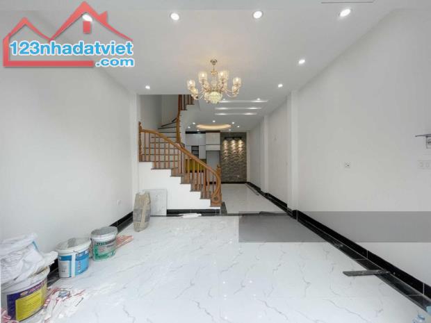 Bán nhà Tân Hội 40M 4 Tầng, 4P Ngủ, 30m ô tô đỗ, gần Lai Xá giá 4.4 tỷ