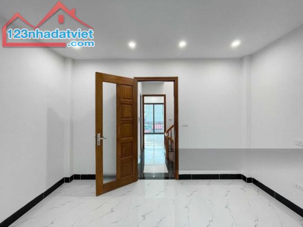 Bán nhà Tân Hội 40M 4 Tầng, 4P Ngủ, 30m ô tô đỗ, gần Lai Xá giá 4.4 tỷ - 4