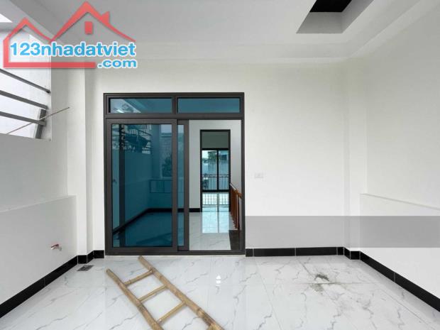 Bán nhà Tân Hội 40M 4 Tầng, 4P Ngủ, 30m ô tô đỗ, gần Lai Xá giá 4.4 tỷ - 5