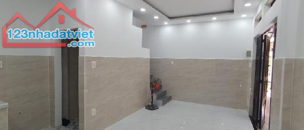 BÁN NHÀ MỚI CẠNH SÂN BAY, NGANG HƠN 5M, 3 TẦNG BTCT, HẺM BA GÁC, NHỈNH 3T