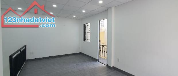 BÁN NHÀ MỚI CẠNH SÂN BAY, NGANG HƠN 5M, 3 TẦNG BTCT, HẺM BA GÁC, NHỈNH 3T - 2