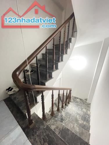 Bán nhà mặt phố Chùa Láng kinh doanh đỉnh, Dt 85m2 mt 3.8m, giá 20 tỷ. - 2