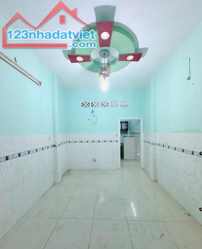 Bán nhà  Lê Văn Quới, Hẻm xe hơi, 28m2, giá nhỉnh 2 tỷ. 0901013009