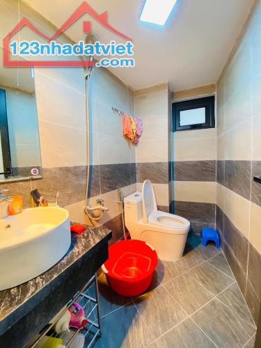 [Thang máy] Bán nhà mới Hoàng Hoa Thám,40m2X6T, MT 4m,giá 8.8 tỷ, lô góc, Mp 40m - 2
