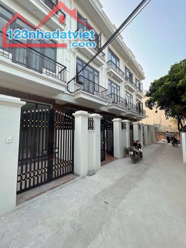 Nhà Tình Lam, Đại Thành 3Tầng*55m2. ngay chợ Tình Lam, Cầu Đại Thành, giá 3,35tỷ