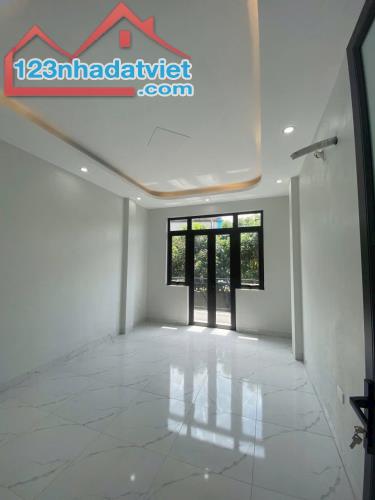 Nhà Đại Thành3T*47m2. Ôtô đỗ cửa, ngay Cầu Đại Thành, Chợ Tình Lam. 5p ra KĐT Đô Nghĩa - 4