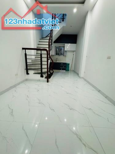 Bán Nhà Ô Chợ Dừa, Đống Đa, Gần 30m2, ngang 3.2m, 2 Thoáng, K.doanh, 5 Tỷ Hơn - 1