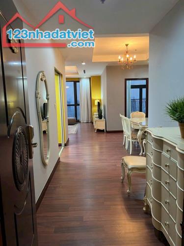 Cho thuê căn hộ cao cấp Royal City 72 Nguyễn Trãi căn góc tòa R5 dt 133m 3PN full nội thất - 1