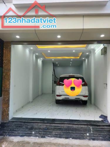 BÁN NHÀ 40M2 XÂY 5 TẦNG- Ô TÔ VÀO NHÀ - ĐỘI 1 - LẠC THỊ - NGỌC HỒI