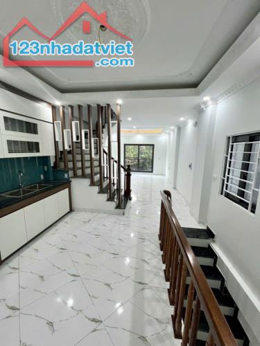 BÁN NHÀ 40M2 XÂY 5 TẦNG- Ô TÔ VÀO NHÀ - ĐỘI 1 - LẠC THỊ - NGỌC HỒI - 2