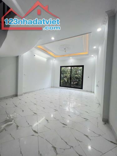 BÁN NHÀ 40M2 XÂY 5 TẦNG- Ô TÔ VÀO NHÀ - ĐỘI 1 - LẠC THỊ - NGỌC HỒI - 4