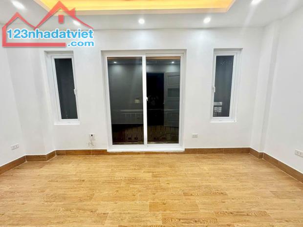 LÔ GÓC KHƯƠNG ĐÌNH - NGÕ THÔNG - KINH DOANH - Dt 36m2 5 tầng mt 5m Giá 7 tỷ - 2