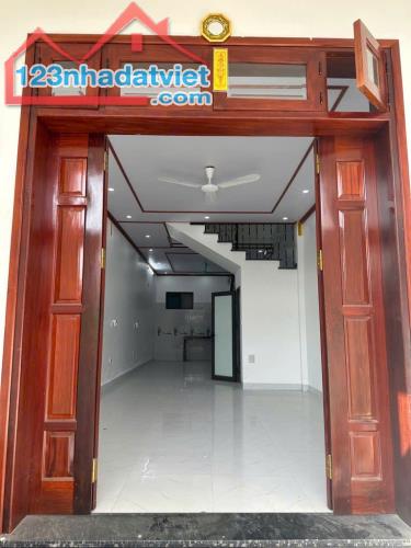 BÁN NHÀ 3 TẦNG ĐẸP LONG LANH Ô TÔ VÀO TẬN NHÀ TẠI VIỆT HÙNG 62M2 3,8 TỶ ĐÔNG ANH