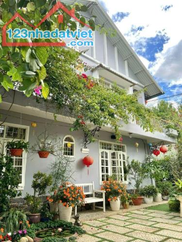 Bán Villa Hẻm ô tô lớn đường Trần Đại Nghĩa, Phường 8, Đà Lạt sân vườn chỉ 10,9 tỷ