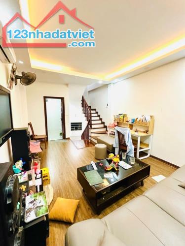 Bán nhà Thái Thịnh 36m2 5T 7,5 Tỷ, Nội Thất Đẹp, Ngõ Thông KD Ác liệt, 30M ra ô tô tránh - 1