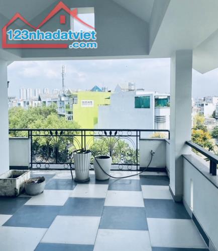 Bán Biệt Thự Quận 7_P.Tân Phong_194m2 +4Tầng,View Công Viên,Sát Vách Phú Mỹ Hưng,Chỉ 39.Tỷ - 4