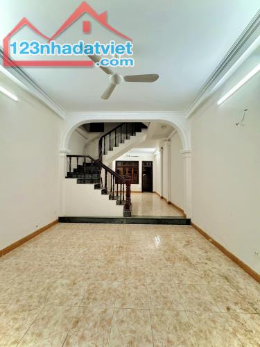 BÁN NHÀ PHỐ KIM ĐỒNG 63M2 – 4 TẦNG, HAI THOÁNG, PHÂN LÔ ÔTÔ THÔNG, VỈA HÈ, KD VĂN PHÒNG.