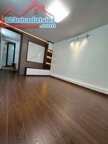 Bán nhà đẹp phố Hào Nam 32m2 4tầng mặt tiền 3.2m nhỉnh 4tỷ Đống Đa - 3